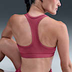 สปอร์ตบราผู้หญิงเสริมฟองน้ำ Nike Swoosh Medium Support