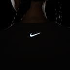 เสื้อแขนสั้นเอวลอยผู้หญิง Dri-FIT Nike One Fitted