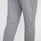 Pants de alto rendimiento Dri-FIT de pierna entallada con protección UV para hombre Nike Primary Fleece