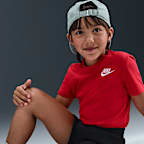 Conjunto de 2 piezas con shorts de tejido Knit Club para niños talla pequeña Nike