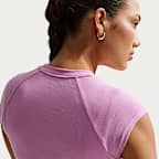 Playera de manga corta de tela de canalé ajustada para mujer Nike Sportswear Chill Knit