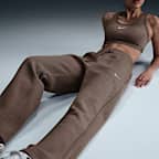 Pants de entrenamiento de tiro alto y piernas anchas para mujer Nike Sportswear Phoenix Fleece