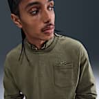 Playera con bolsillo de manga larga para hombre Nike Sportswear Premium Essential