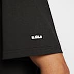 レブロン "Masked Menace" メンズ バスケットボール Tシャツ