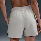 Nike 24.7 ImpossiblySoft Dri-FIT középmagas derekú, laza, 10 cm-es női rövidnadrág