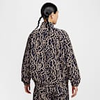 เสื้อแจ็คเก็ตผู้หญิงพิมพ์ลาย Nike Sportswear