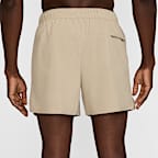 Shorts versátiles sin forro Dri-FIT de 13 cm para hombre Nike Unlimited