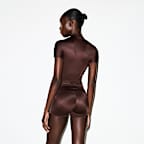 Playera de manga corta de cuello alto para mujer NikeSKIMS Shine