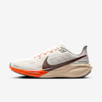 Nike Pegasus 41 Straßenlaufschuh (Herren) - Sail/Light Khaki/Safety Orange/Ironstone