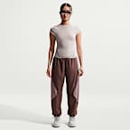 เสื้อวิ่ง Dri-FIT ADV ผู้หญิงพร้อมส่วนเน้นสะท้อนแสง Nike Swift