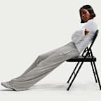 Pants de dobladillo abierto ligeros de tiro medio para mujer Nike Sportswear Chill Knit