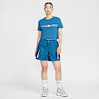 เสื้อยืดเอวลอยทรงหลวมผู้หญิง Nike Sportswear Club