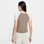 ナイキ スポーツウェア チル ニット ウィメンズ スリム グラフィック Tシャツ