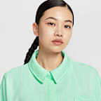 เสื้อเชิ้ตติดกระดุมลายทางผ้าแจ็คการ์ดโอเวอร์ไซส์ผู้หญิง Nike Sportswear