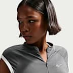 Playera sin mangas Nike Sportswear ajustada con cierre de 1/4 para mujer