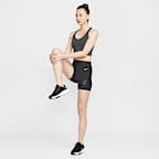 เสื้อกล้ามเอวลอยแบบไร้ตะเข็บผู้หญิง Dri-FIT Nike Pro