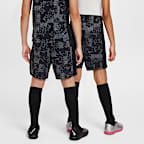 Nike Academy Pro Older Kids' Dri-FIT Football Shorts