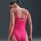 Traje de baño de una pieza con cuello en V Nike Swim Essential para mujer