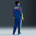 Chamarra de fútbol Nike de tejido Woven para hombre FC Barcelona Starting 5 Fourth