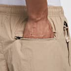 กางเกงขาสั้นผู้ชายแบบทอ Nike Solo Swoosh