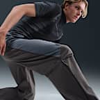 Pants de tejido Woven Dri-FIT de colores contrastantes oversized para hombre Nike Tech