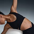 Bra deportivo de baja sujeción con almohadillas para mujer Nike Zenvy Rib