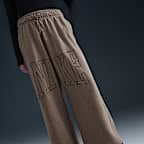 Pants de French Terry de tiro medio oversized con dobladillo abierto para mujer Nike Sportswear