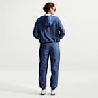 Chamarra con gorro de ajuste holgado para mujer UV Nike Sportswear Classic Wovens