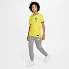 Brazil 2022/23 Stadium Home Older Kids' Nike Dri-FIT Football Shirt