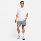 Shorts de básquetbol de tejido Woven UV Dri-FIT de 15 cm para hombre Nike DNA