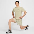 Nike Dri-FIT UV Hyverse 男款短袖健身上衣