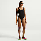 Traje de baño de una pieza con cuello en forma de U con textura Shoreline para mujer Nike Swim