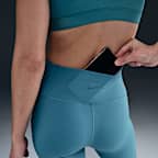 Leggings tiro alto de 7/8 con bolsillos para mujer Nike One