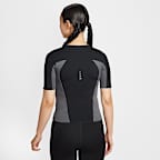 Nike Swift 女款 Dri-FIT 短袖跑步上衣