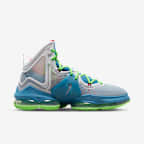 Chaussure de basket LeBron 19