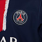 Tredelat fotbollsställ Paris Saint-Germain 2024/25 Stadium (hemmaställ) Nike Replica för barn