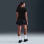 Nike Sportswear enges, kurz geschnittenes T-Shirt für Damen