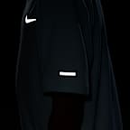 เสื้อเทรนนิ่งเด็กโต Nike Dri-FIT Miler (ชาย)