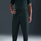 Ανδρικό ευέλικτο παντελόνι Dri-FIT που στενεύει προς τα κάτω Nike Totality