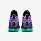 Scarpa da basket LeBron 19
