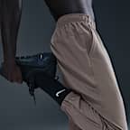 Mångsidiga byxor Nike Form Dri-FIT i avsmalnande modell för män