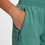 Nike Sportswear Amplify Older Kids' Woven Shorts