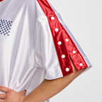 Playera de básquetbol Nike de temporada para mujer USA Village
