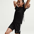 Nike Strike Older Kids' Dri-FIT Football Shorts