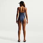 Traje de baño de una sola pieza de cuello cuadrado con textura ondulada para mujer Nike Swim