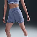 กางเกงขาสั้น 5 นิ้ว 2-in-1 ผู้หญิง Nike Universa