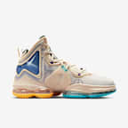 Chaussure de basket LeBron 19