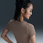 Nike One Fitted 女款 Dri-FIT 短袖短版上衣