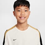 Nike Dri-FIT Strike Older Kids' Short-Sleeve Football Top