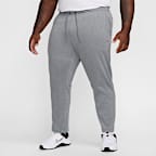 Pants de alto rendimiento Dri-FIT de pierna entallada con protección UV para hombre Nike Primary Fleece